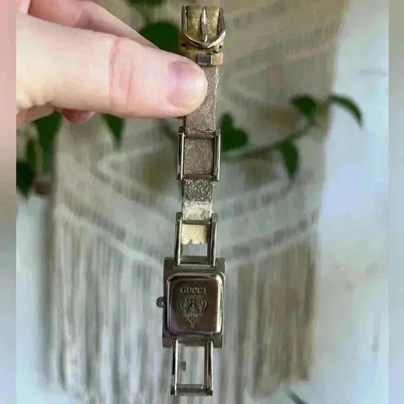 Vintage Gucci Women’s Watch - Square Silver Face with Broken Leather Strap As-Is - Picture 3 of 8